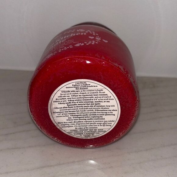 RARE Yankee Candle Country Kitchen Wild Strawberry Red Vintage 14.5 oz - Picture 6 of 6